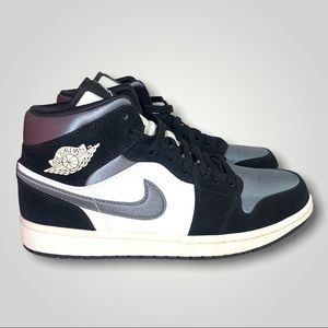 AIR JORDAN 1 MID Satin Grey toe